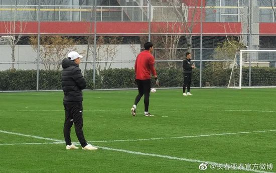 虽然他不知道陈忠磊到底经历了什么，到底为什么会变成这样，但是他知道，此刻的陈忠磊决心已定，自己说什么都没有用了。